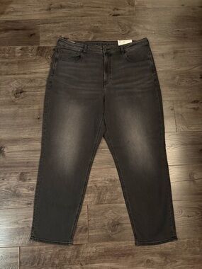 NWT American Eagle Mom Jean Stretch washed black 18 reg standard